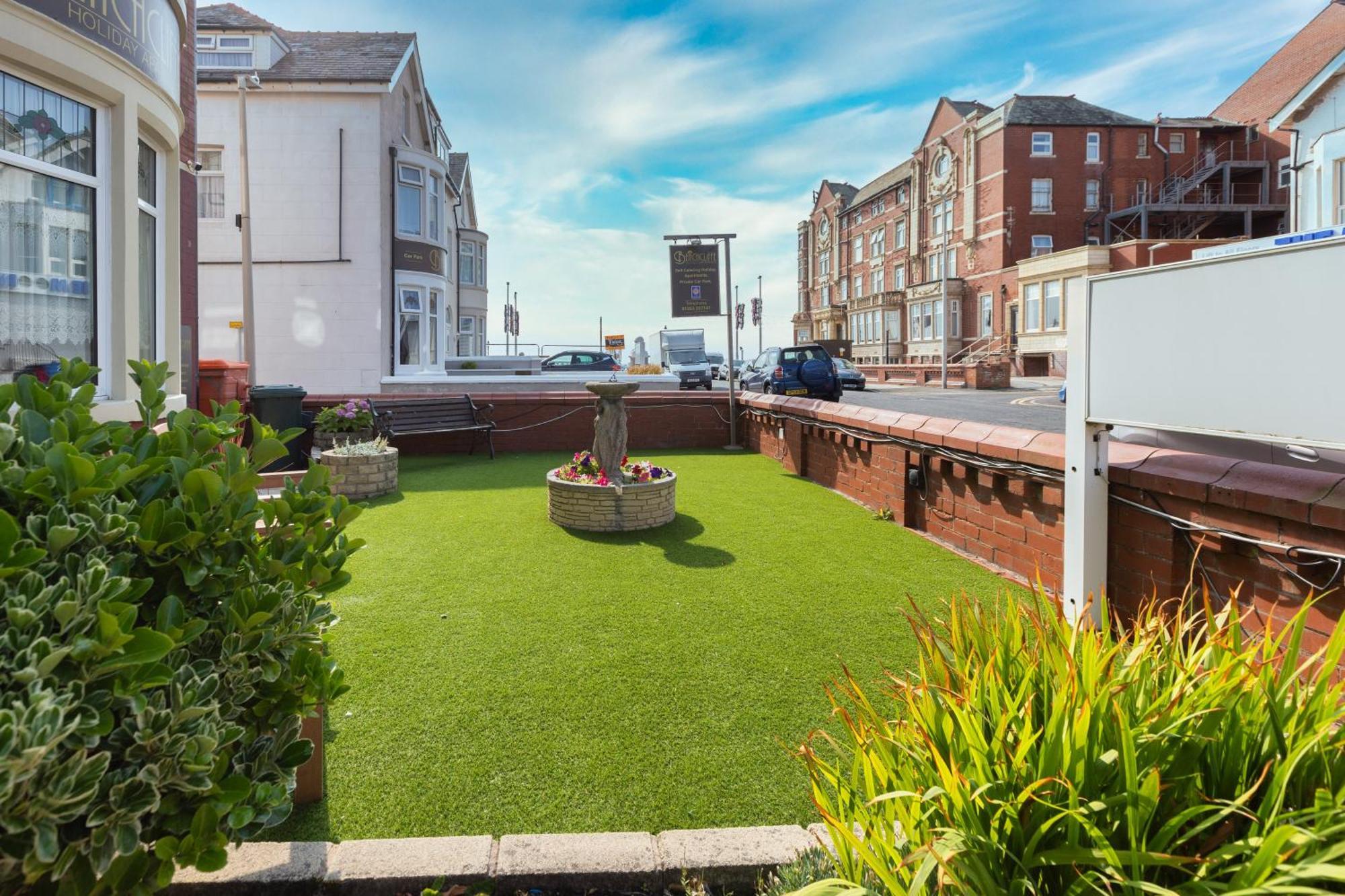 Beachcliffe Holiday Apartments Блекпул Екстериор снимка